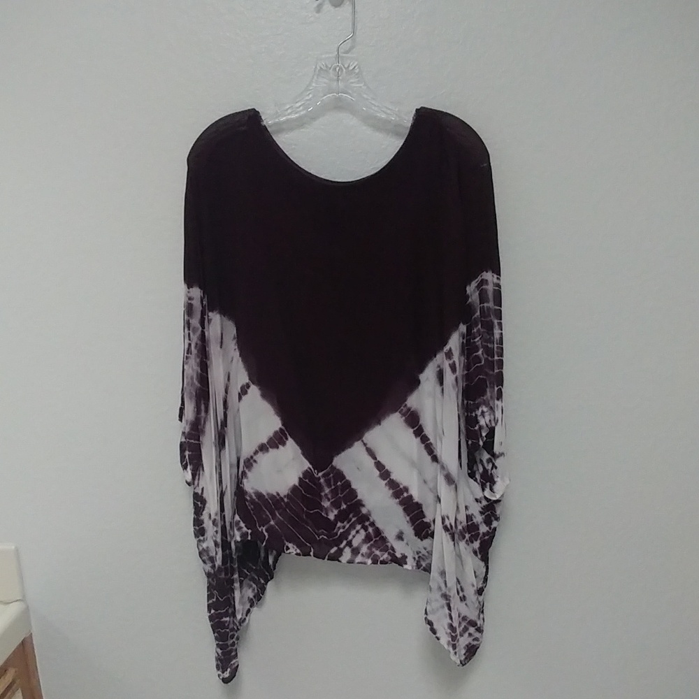 Purple and white tunic top with kimono sleeves.